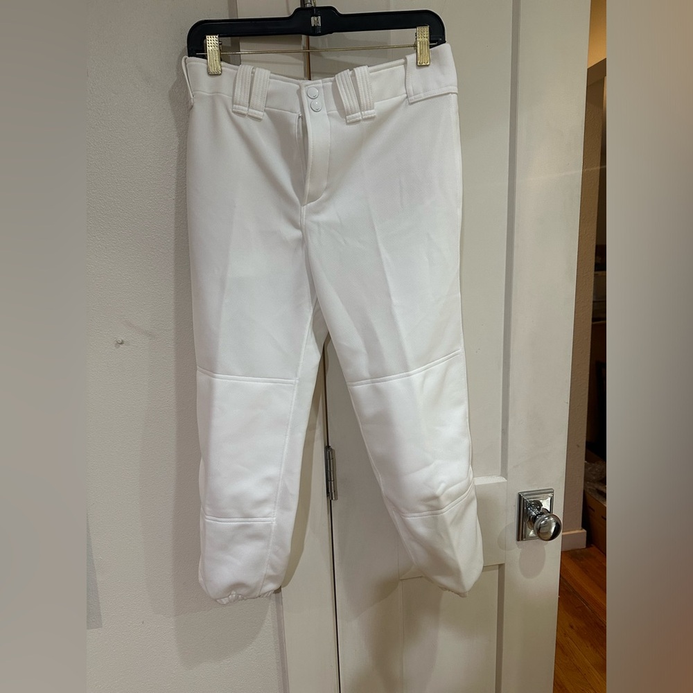 Mizuno Women’s softball pants. NWOT size Medium